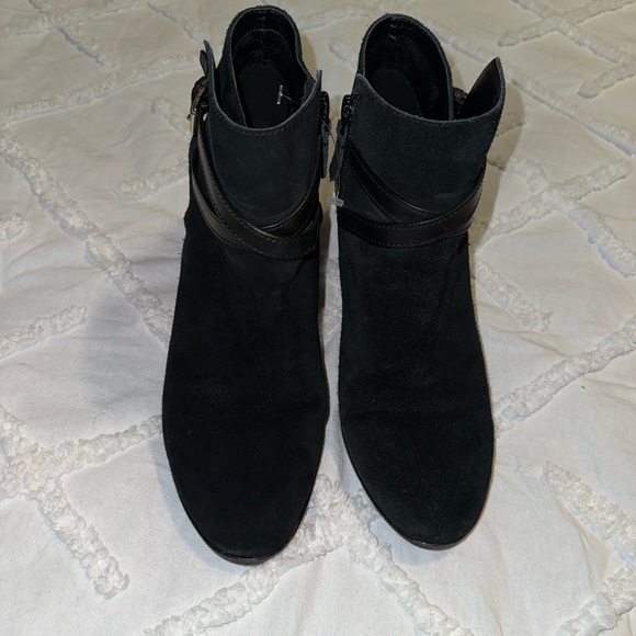 Cole Haan Black Ankle Boots with Chunky Heel and Zipper Closure - Picture 2 of 7